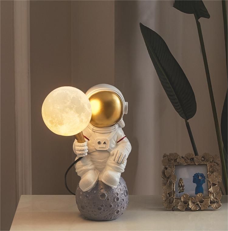 Lampe de table lune ASTRONAUT assise Art Déco (modèle 4) AMTL